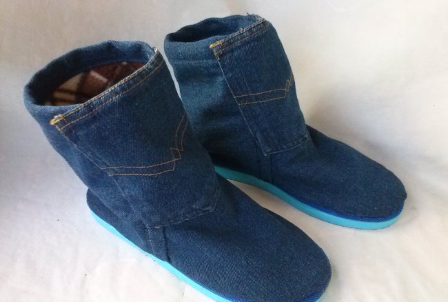 Denim boots with fleece