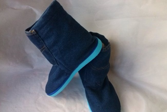 Denim boots with fleece