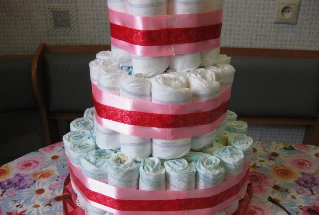 Gift cake made from diapers