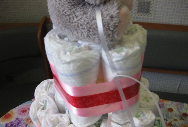 Gift cake made from diapers