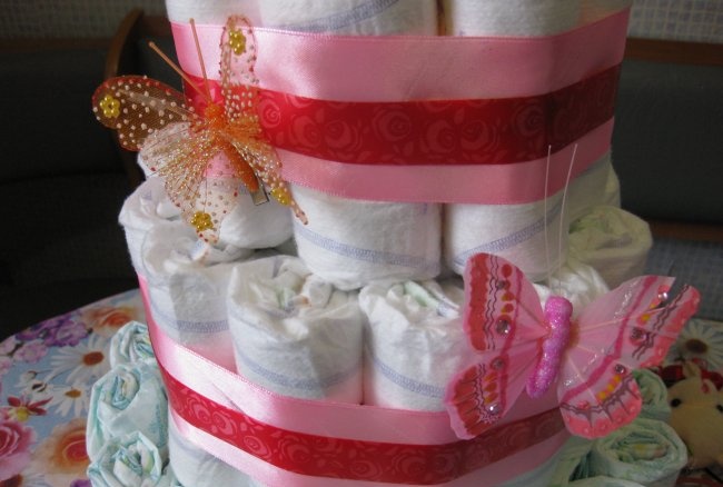 Gift cake made from diapers