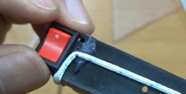 Mini soldering iron battery powered