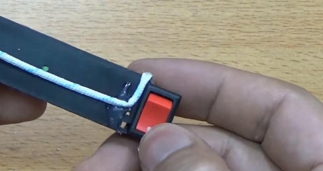 Mini soldering iron battery powered