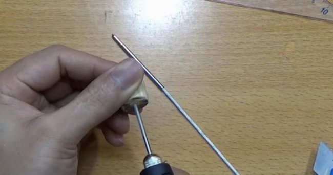 Mini soldering iron battery powered