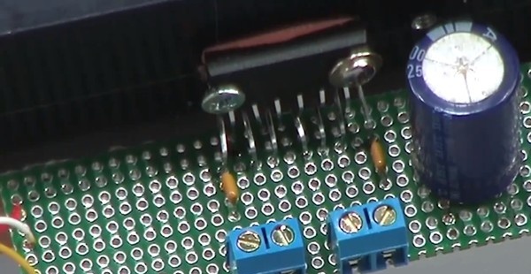 A very simple powerful amplifier on a chip