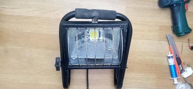 Converting a halogen spotlight into an LED one