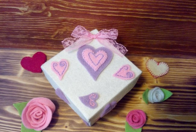 Felt gift box