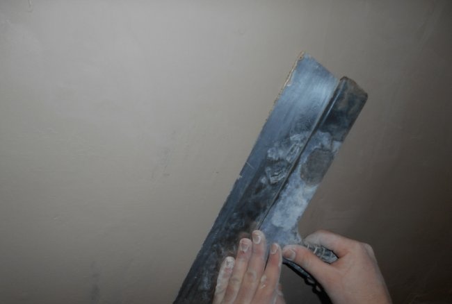 Wall insulation with polystyrene foam