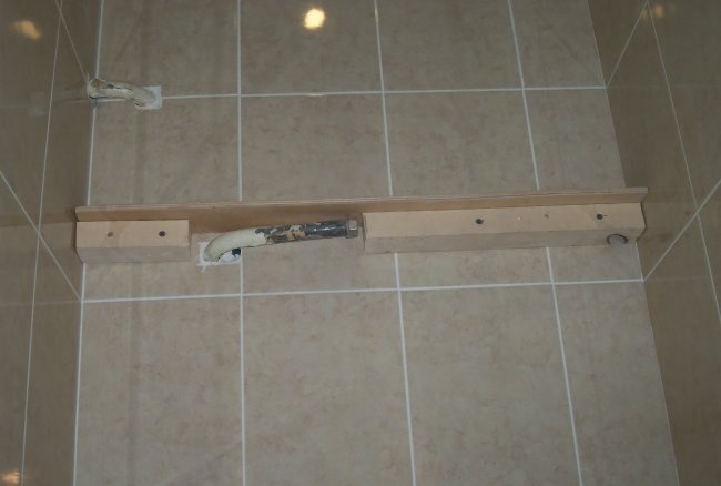 How to make an original shelf in the bathroom