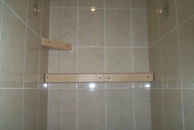 How to make an original shelf in the bathroom