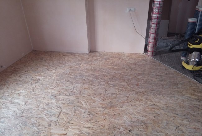 Laying infrared film flooring