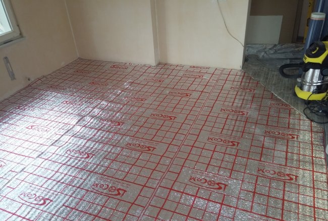 Laying infrared film flooring