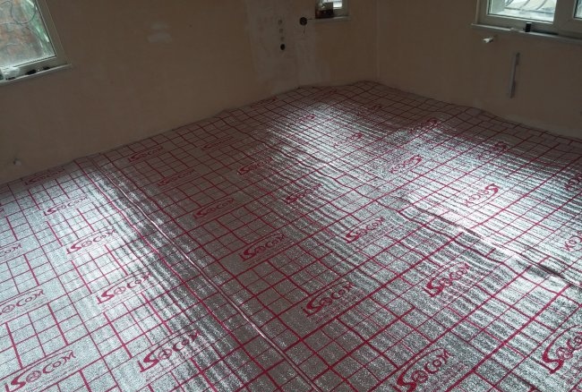 Laying infrared film flooring