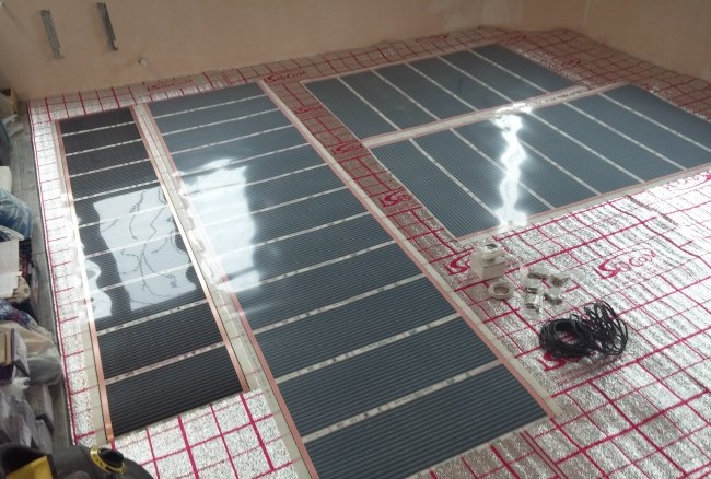 Laying infrared film flooring