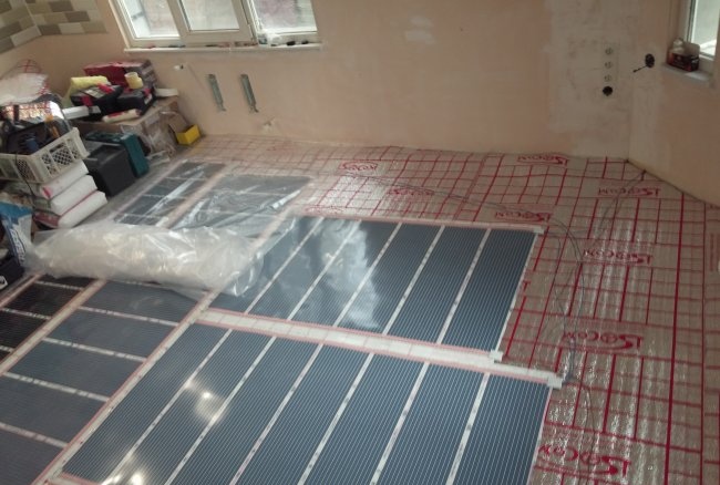 Laying infrared film flooring