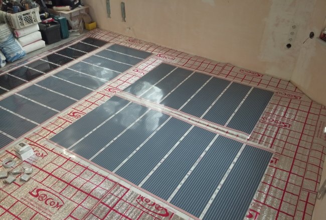 Laying infrared film flooring