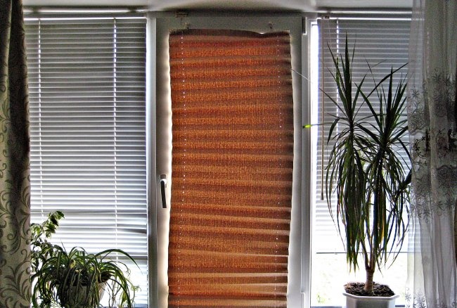 How to make blinds from wallpaper