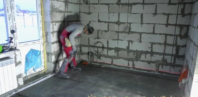 Floor screed