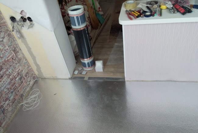 Installation of infrared film floor