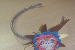 Decorar una diadema para niña.