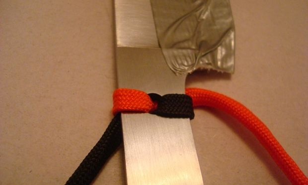 Paracord braiding of knife handle