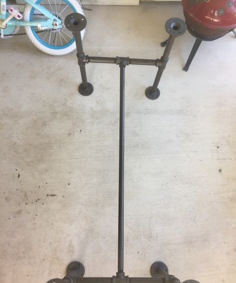 Retro style table with pipe base