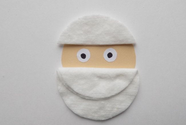 Santa Claus made of paper and cotton pads