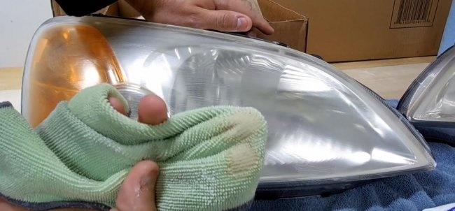 Polishing headlights with toothpaste