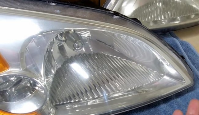 Polishing headlights with toothpaste