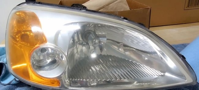 Polishing headlights with toothpaste