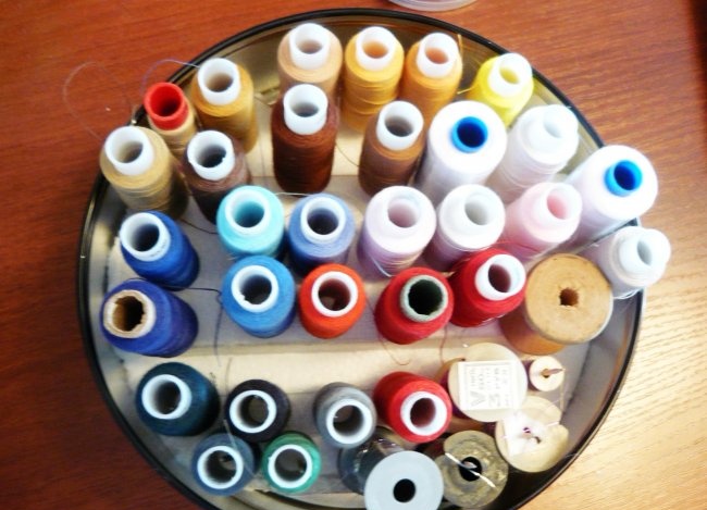 Organizer for spools of thread