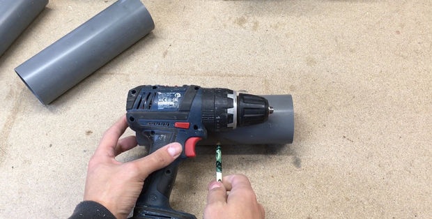 Screwdriver holder made of PVC pipe