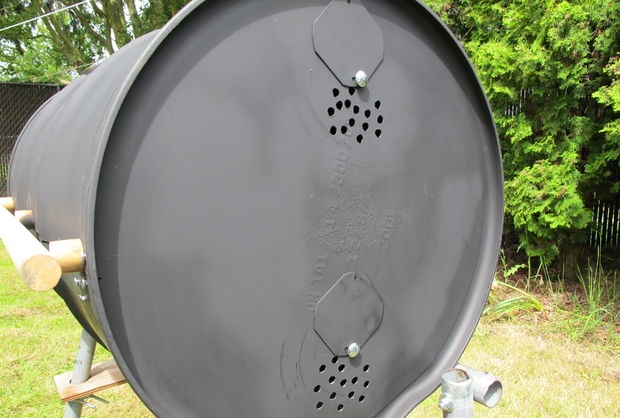 How to make a barbecue grill from a barrel