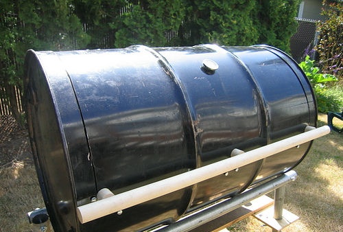 How to make a barbecue grill from a barrel