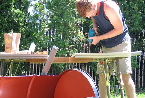 How to make a barbecue grill from a barrel