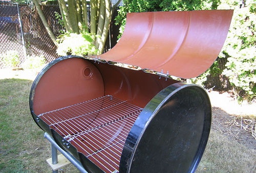 How to make a barbecue grill from a barrel