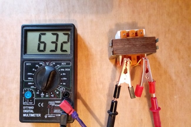 Determination of the characteristics of a power transformer without markings