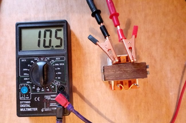 Determination of the characteristics of a power transformer without markings