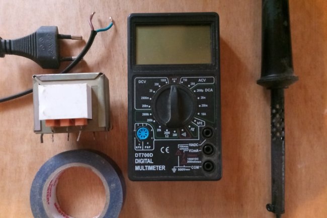 Determination of the characteristics of a power transformer without markings