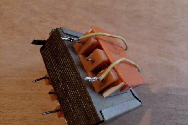 Determination of the characteristics of a power transformer without markings