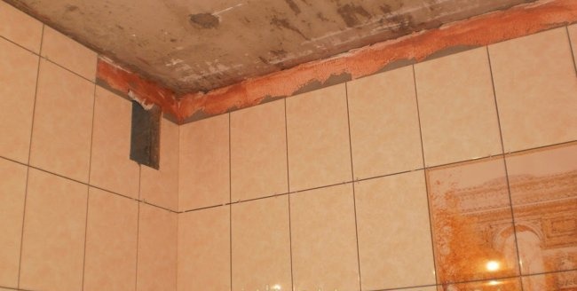 Laying tiles on walls and floors