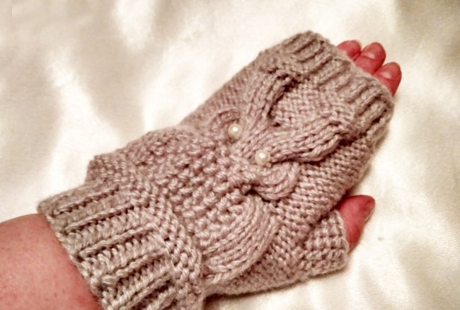 How to knit mitts with an owl pattern