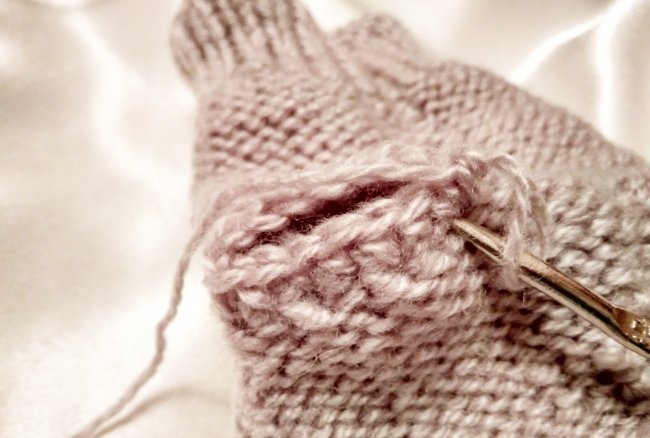 How to knit mitts with an owl pattern