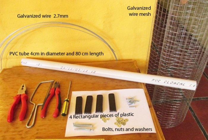 Remote outdoor broadband television antenna