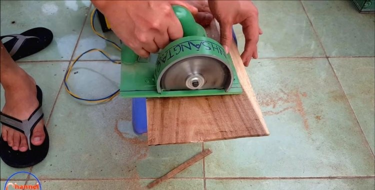 Mini circular saw