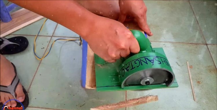 Mini circular saw