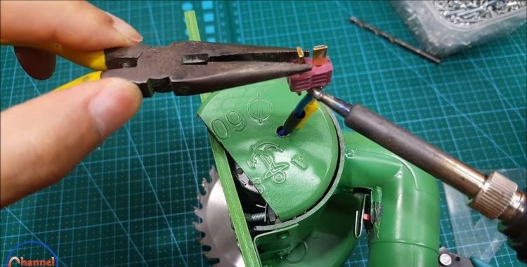 Mini circular saw