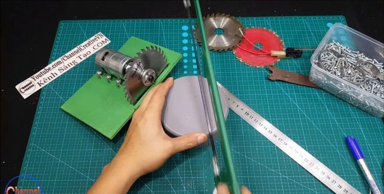 Mini circular saw