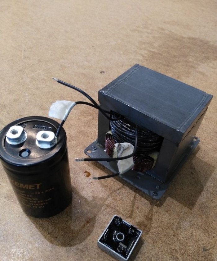 Powerful power supply from a microwave transformer