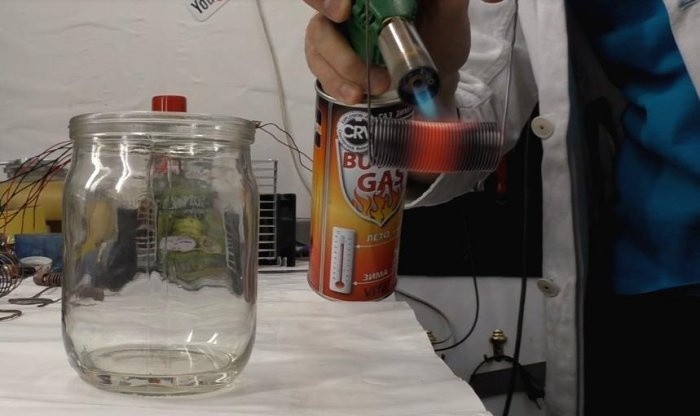 Catalytic combustion is a very simple and spectacular experiment.